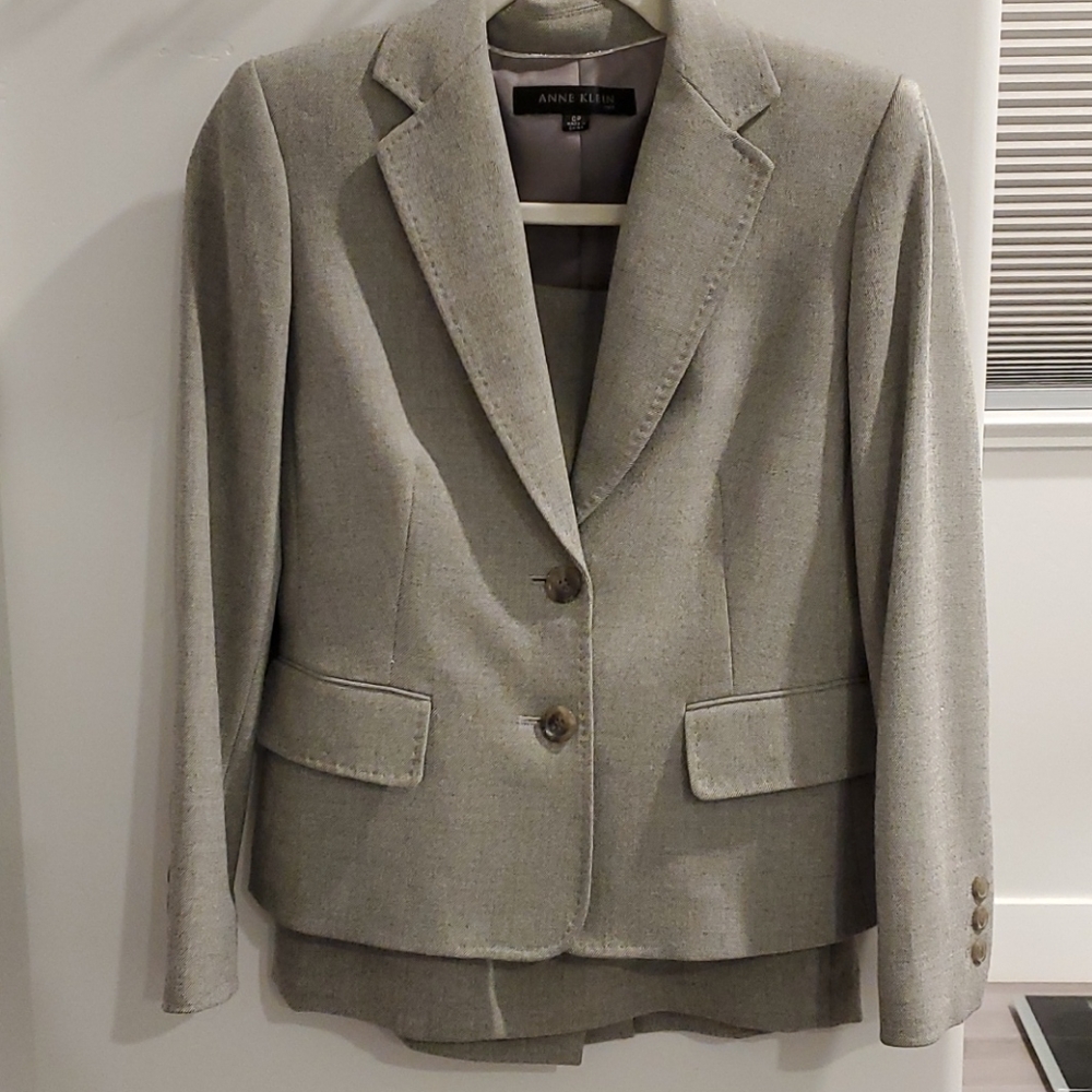 Anne Klein skirt suit